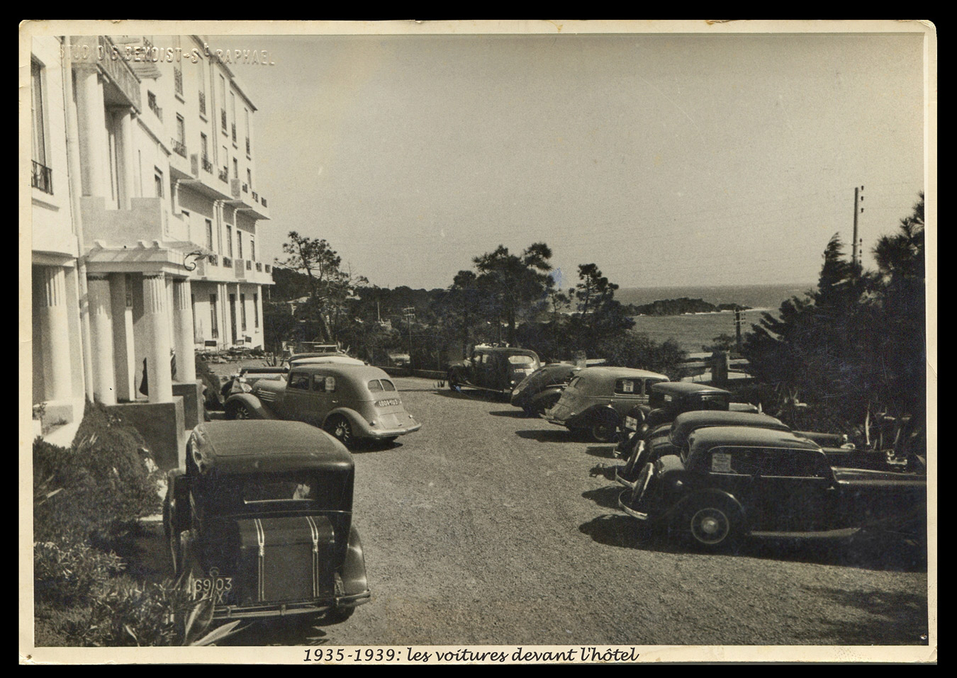 1935-1939 Voitures devant l'htel