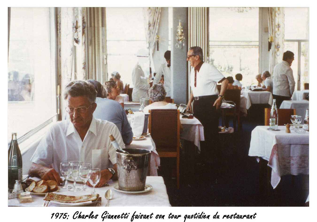 1975 Charles Giannetti fait le tour du restaurant